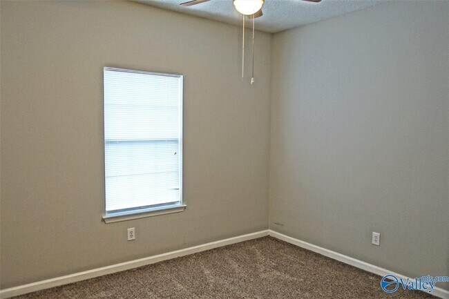 Building Photo - 143 Long Bow Dr