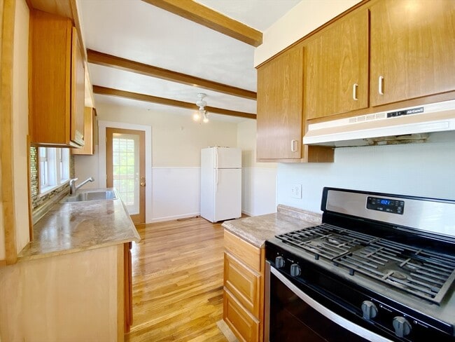 Building Photo - 9 Cresthill Rd