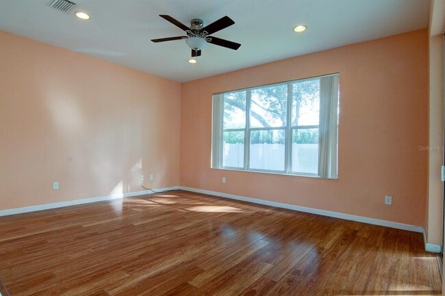 Building Photo - 5073 SW 40th Pl