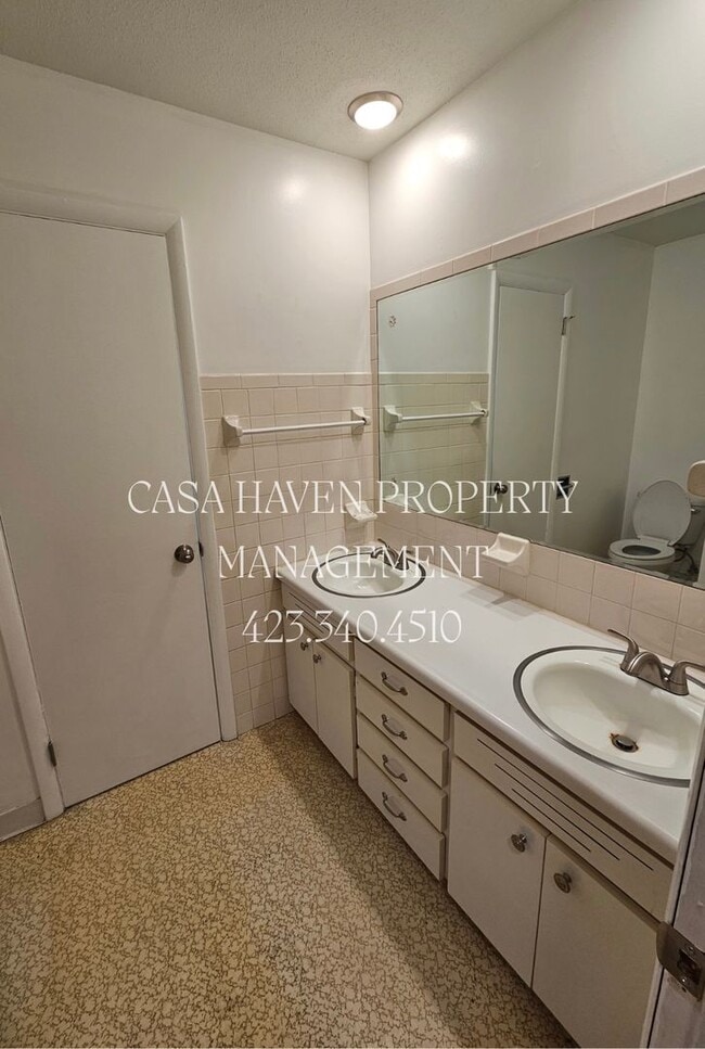 Building Photo - Coming Soon! 4 Bed | 1.5 Bath Home in Prim...