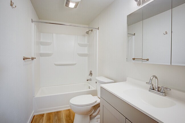 Building Photo - 505 Carnwise St SE