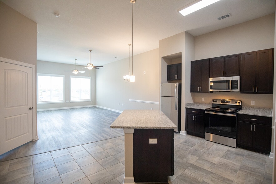 Building Photo - Palisades at Hickory Creek