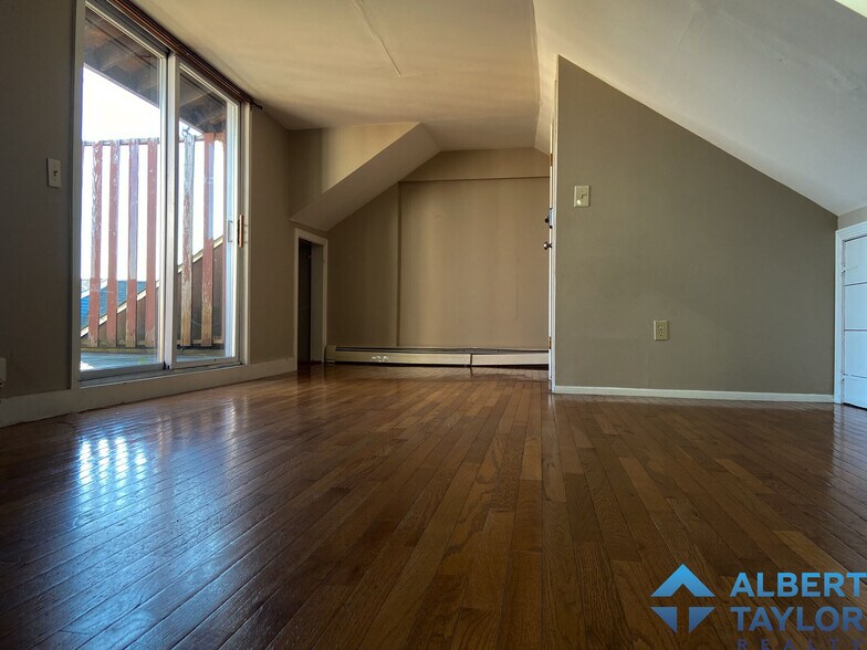 Building Photo - 8 Sunset St