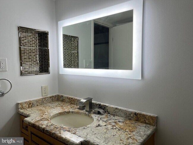 Building Photo - 1800 Old Meadow Rd