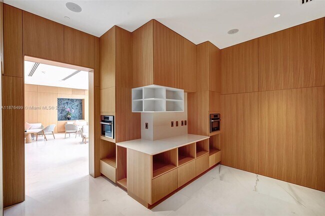 Building Photo - 300 Biscayne Blvd Way