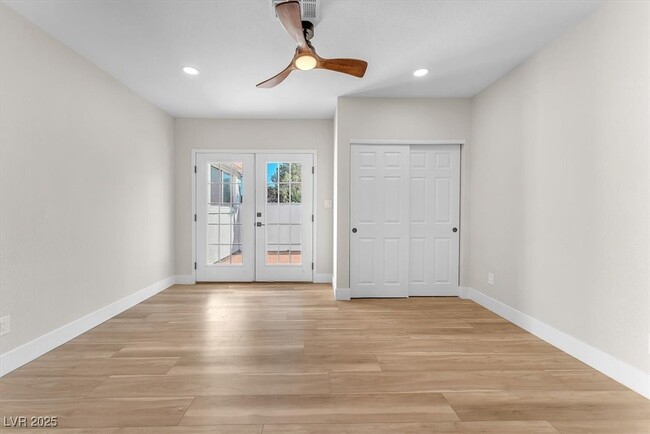 Building Photo - 2868 Vista Del Sol Ave