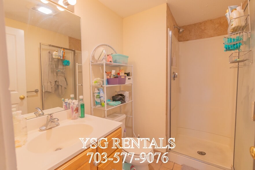 Building Photo - 102 Cypress St