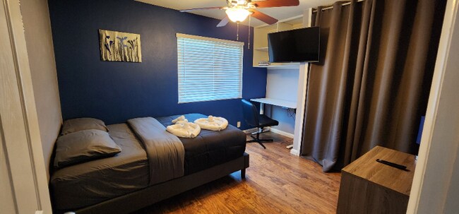 Building Photo - 693 Seville Ln