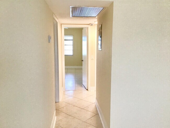 Building Photo - 3032 Exeter