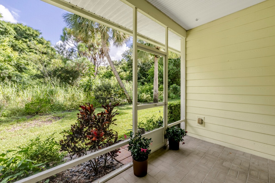 Back Porch - 427 Pineapple Sq SW