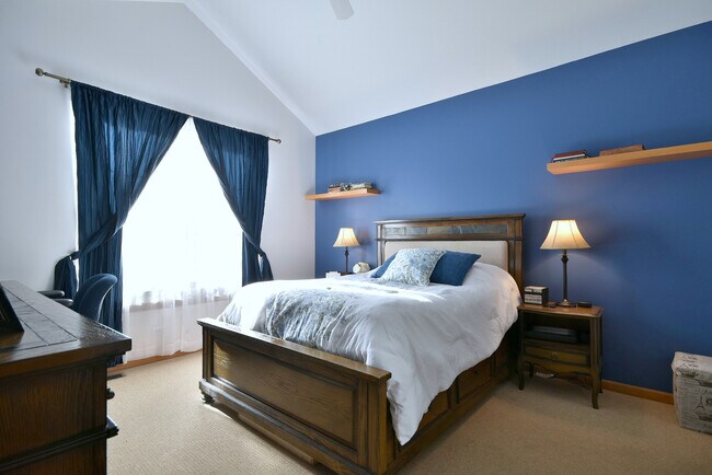 Building Photo - 5600 Cloverdale Rd