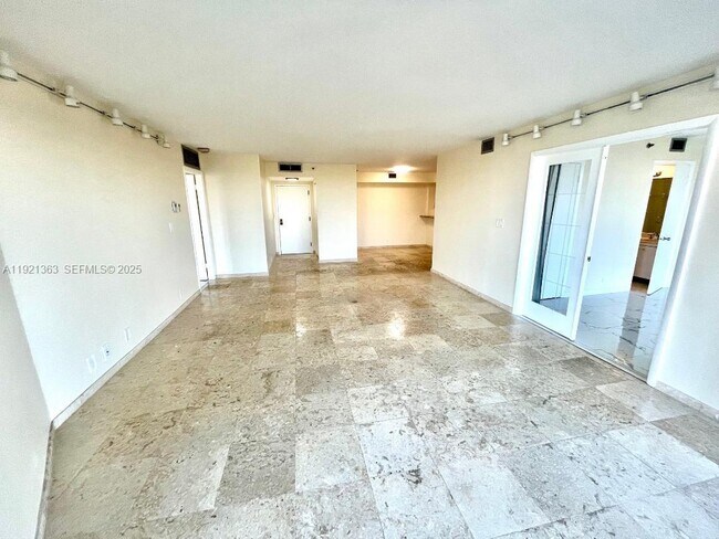 Building Photo - 4000 Towerside Terrace