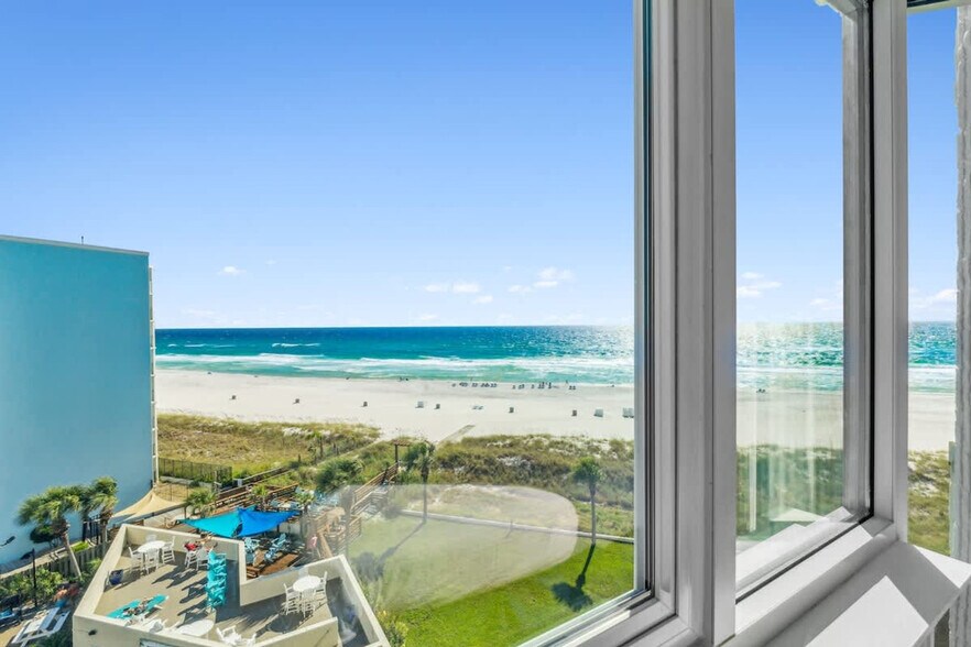 Building Photo - 8817 S Thomas Dr