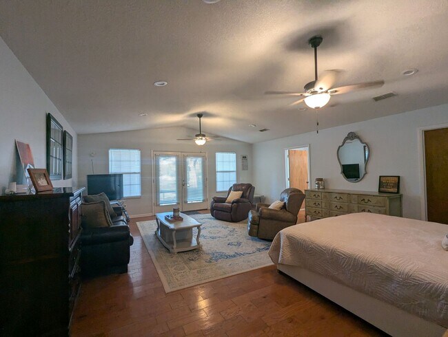 Building Photo - Lakefront Living on Little Lake Geneva – Main Home + Private In-Law Suite!