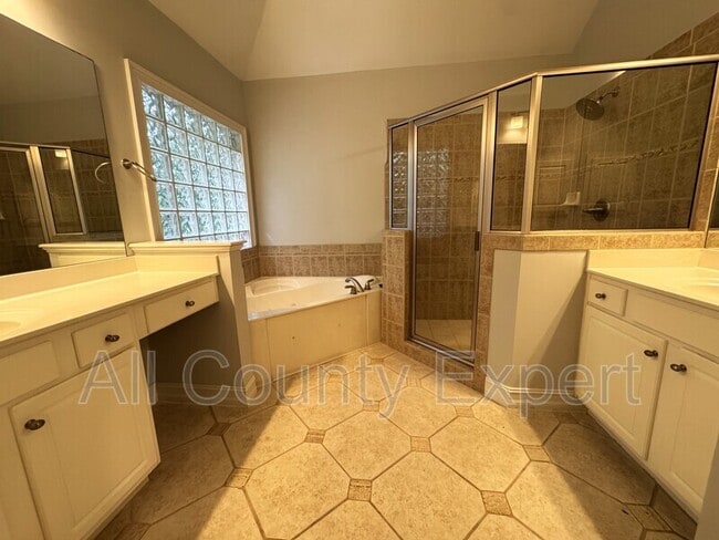 Building Photo - 871 Lenox Ct NE
