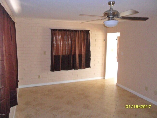 Building Photo - 2 bedroom Youngtown home