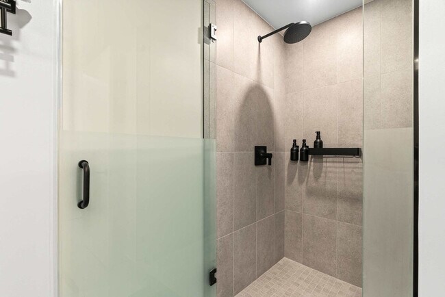 Building Photo - 121 NE 5th St