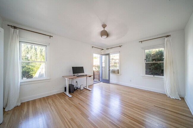 Building Photo - 5123 Townsend Ave