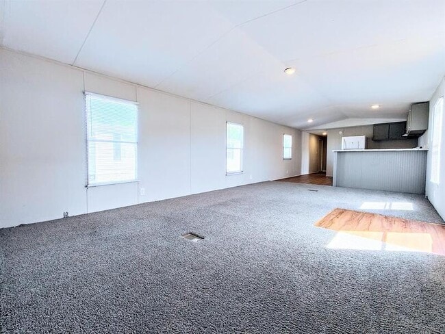 Building Photo - 212 Sunshine Dr