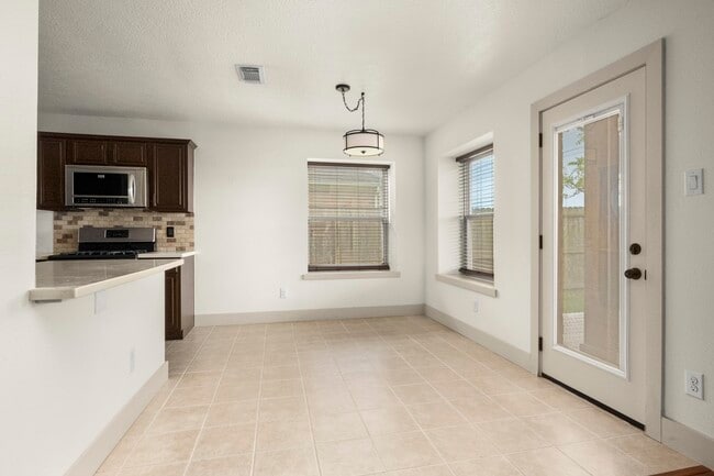 Building Photo - 1243 Willow Branch Dr