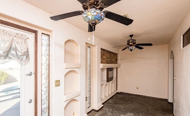 Building Photo - 3967 Breakwater Dr