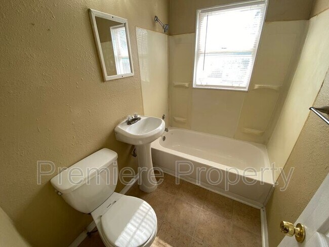 Building Photo - 2100 Monroe Ave