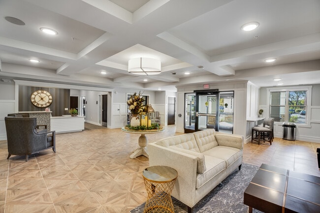 Building Photo - Frost English Silver 55+