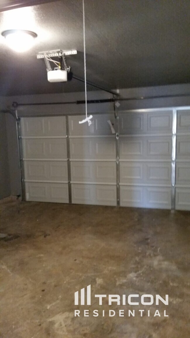 Building Photo - 7464 Arbor Hill Dr