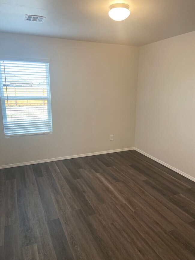 Building Photo - *Pre-leasing* Three Bedroom | Two Bathroom...