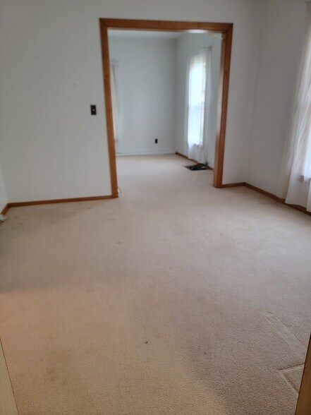 Dining and living rooms - 810 S Kalamazoo Ave