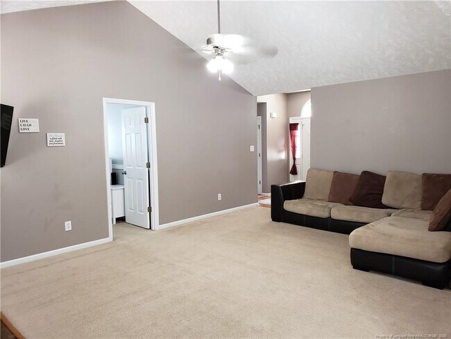 Building Photo - 115 Silverberry Ct
