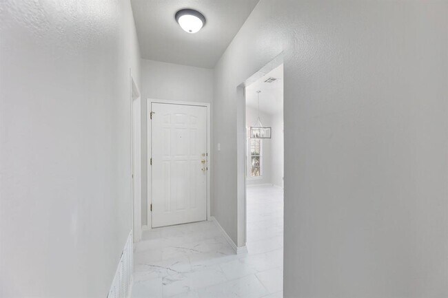 Building Photo - 9505 Woodvale Dr
