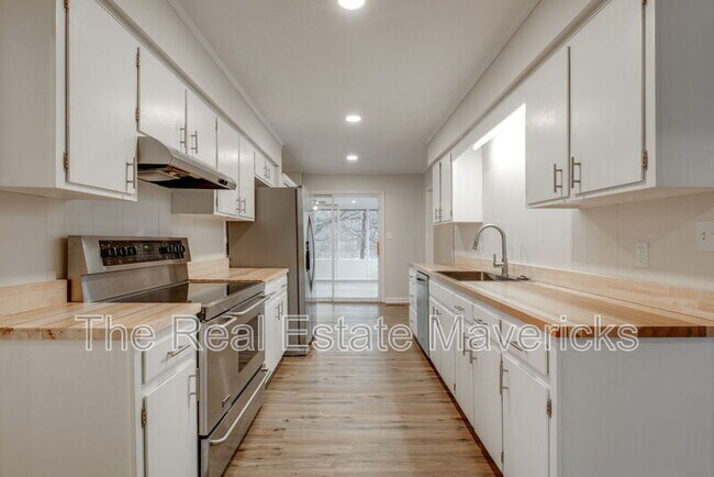Building Photo - 810 Caldonia St