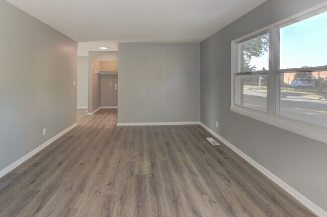 Building Photo - 9115 Nieman Rd