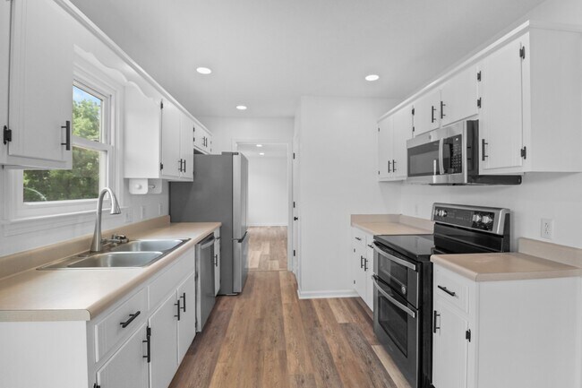 Building Photo - 704 Jace Dr