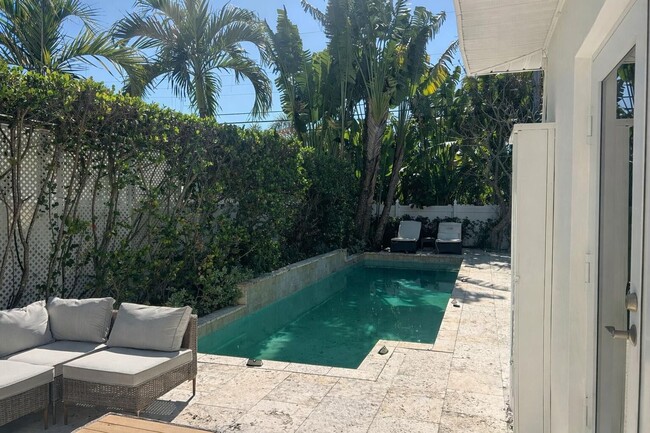 Building Photo - 248 Cortez Rd