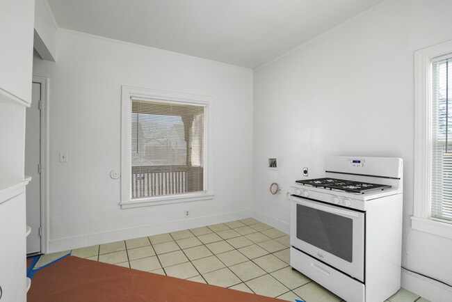 Building Photo - 1 Bed 1 Bath | Del Paso Heights area of Sacramento