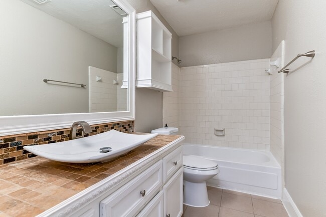 Building Photo - 3823 Ebury Dr