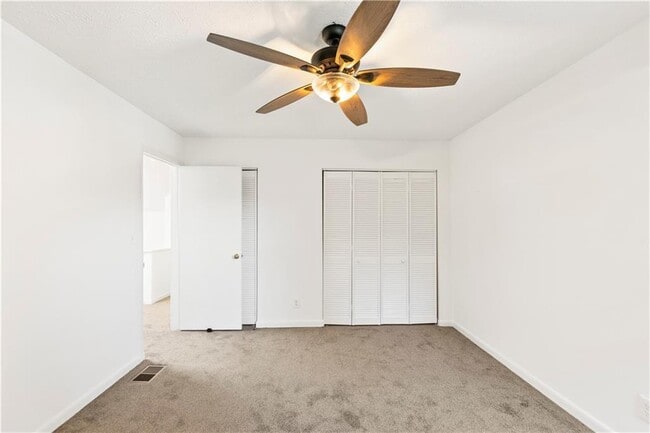 Building Photo - 2685 Meadowlawn Dr