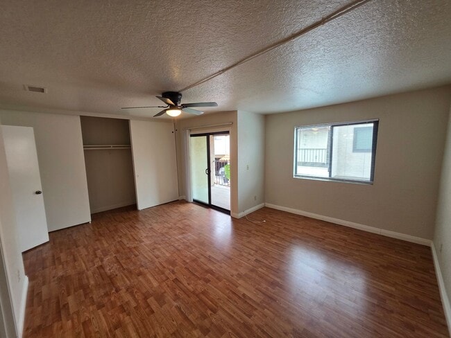 Building Photo - Beautiful 3 Bed, 2 Bath condo with 2 car garage & laundry