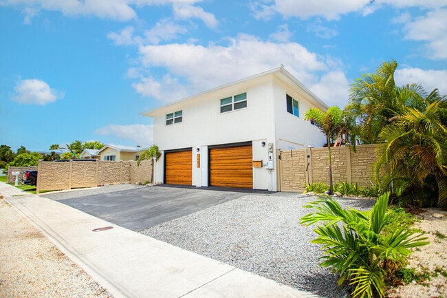 Building Photo - 1623 Venetian Dr