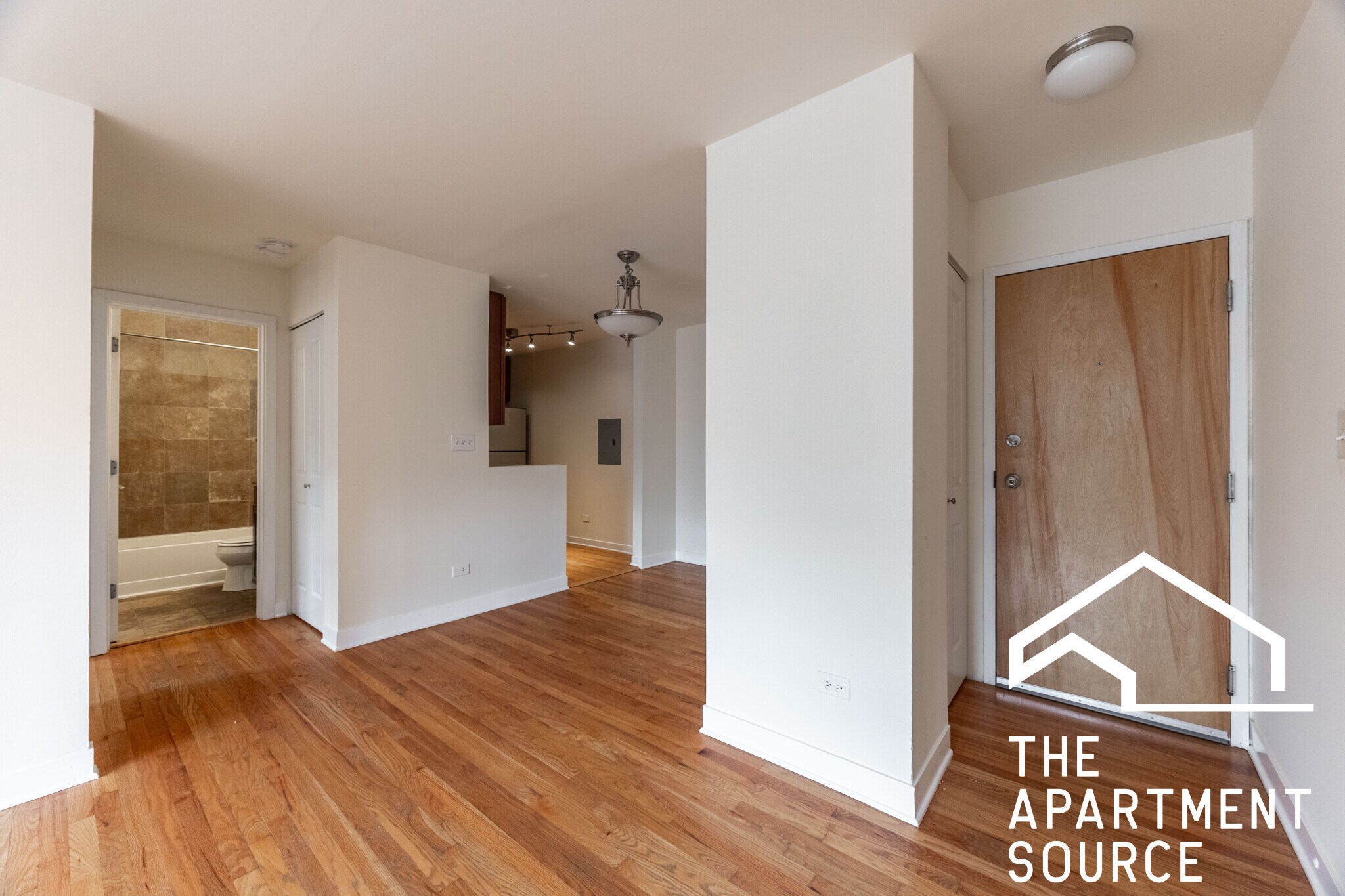 Building Photo - 628 W Wrightwood Ave