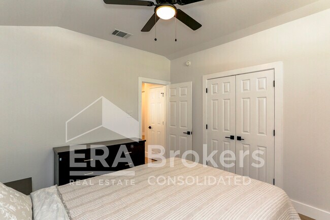 Building Photo - 6110 Melanie Dr
