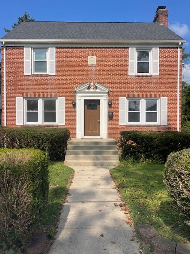 Building Photo - CHARMING BRICK COLONIAL HOME IN ROCKVILLE,...