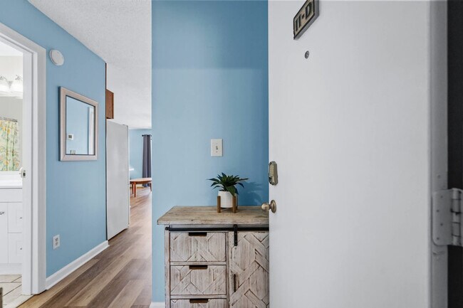 Building Photo - 5508 Long Ave Ext