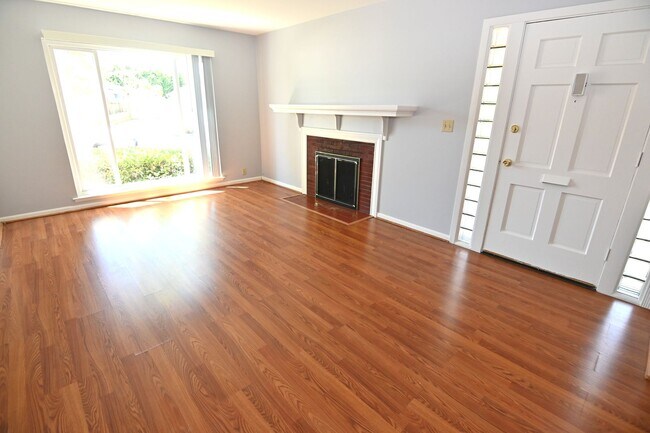 Building Photo - Darling Home 3 bd / 1 ba home near Valley Fair & Santana Row with HUGE backyard