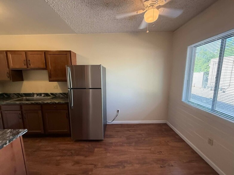Building Photo - 1518 E Hedrick Dr