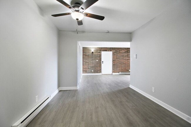 Building Photo - 1409 E Chicago St