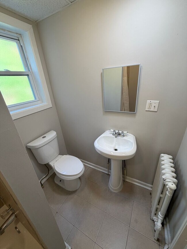 Building Photo - Move-In Ready 3BR/1BA South Philly Rowhome with In-Unit Laundry — 3BR Housing Choice Vouchers Wel...