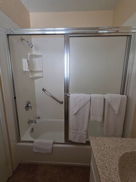 Building Photo - 112 Rockledge Ln